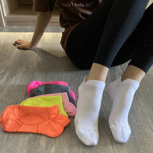 Load image into Gallery viewer, Professional Thin Anti-slip Breathable No Sweat Sports Running Socks