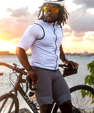 Load image into Gallery viewer, Voler M. WIND VEST - SALT
