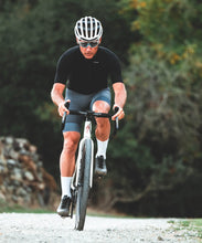 Load image into Gallery viewer, Voler M. LIGHTWEIGHT MERINO JERSEY - BLACK
