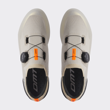 Load image into Gallery viewer, DMT KR30 Road Shoe

